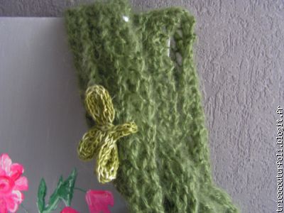 ajout d'une petite deco faite au tricotin avec du fils pour crochet